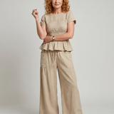 Eirenne | Conjunto de Top con Peplum y Pantalones de Pierna Ancha