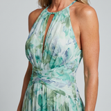Portia | Vestido Midi Floral con Cuello Halter y Pliegues Suaves
