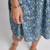 Meraki | Vestido corto de manga corta con estampado tropical hasta la rodilla