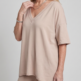 Lucinda | Conjunto de Top de Cuello en V y Pantalones Cortos de Estilo Relajado