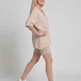 Lucinda | Conjunto de Top de Cuello en V y Pantalones Cortos de Estilo Relajado