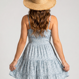 Glevo | Vestido de tirantes finos con falda de capas a la altura de la rodilla