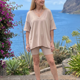 Lucinda | Conjunto de Top de Cuello en V y Pantalones Cortos de Estilo Relajado