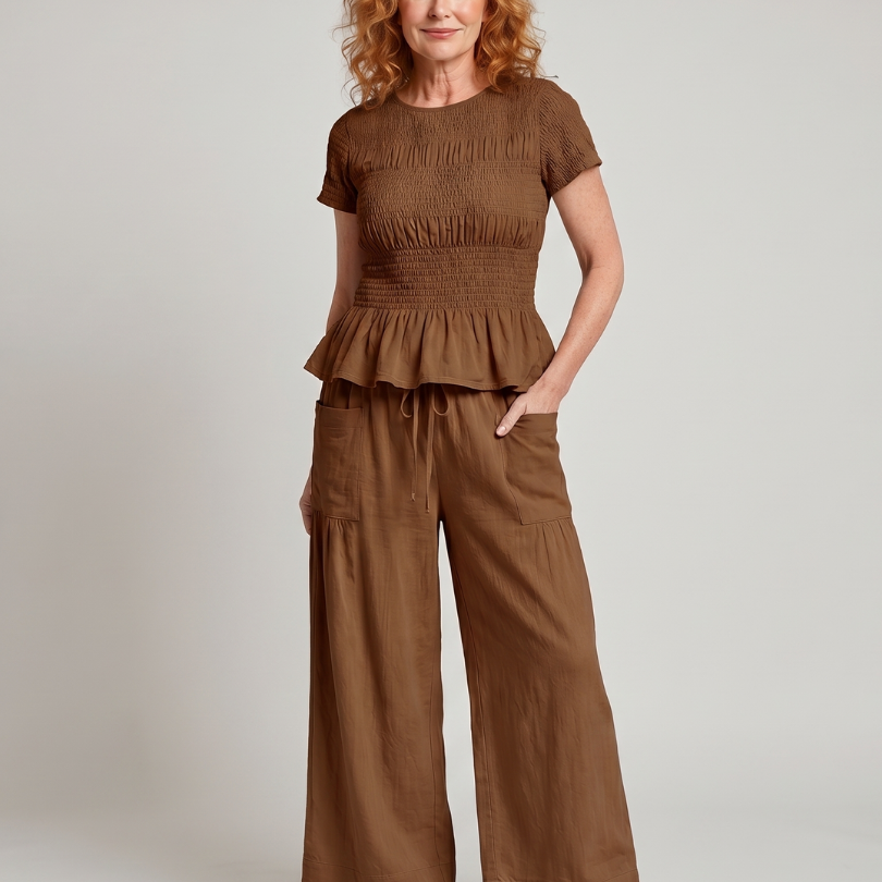 Eirenne | Conjunto de Top con Peplum y Pantalones de Pierna Ancha