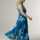 Sylin | Vestido Midi con Cuello Halter y Detalle Fruncido
