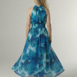 Sylin | Vestido Midi con Cuello Halter y Detalle Fruncido