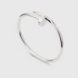 Pulsera Minimalista de Plata Esterlina con Diseño de Clavos