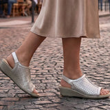 Hazel – Brillante Elegancia en Platino Metálico