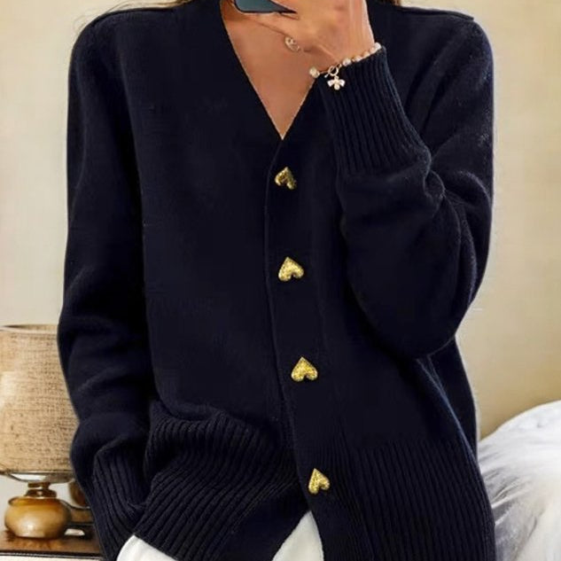Olivia | Elegante chal femenino con botones dorados
