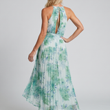 Portia | Vestido Midi Floral con Cuello Halter y Pliegues Suaves