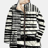 MIREN | Chaqueta Acolchada Abstracta en Blanco y Negro