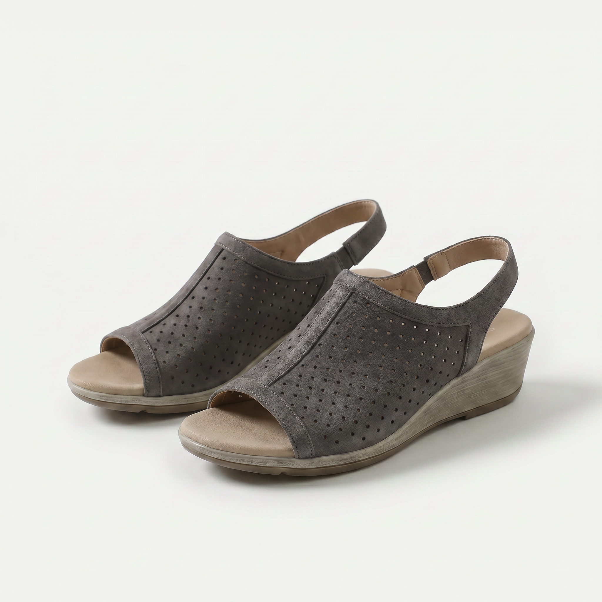 Hazel – Brillante Elegancia en Platino Metálico