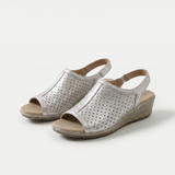Hazel – Elegancia Sutil en Suave Gris