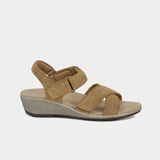 Holly – Elegancia Cálida en Suave Tono Topo