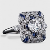 Anillo vintage de plata con sofisticadas circonitas azules